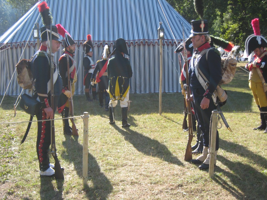 La garde devant la tente de campagne de l'Empereur.